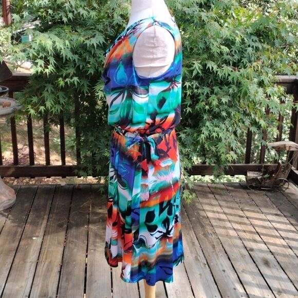 En Focus Petite Tropical Inspired Dress - Picture 4 of 11